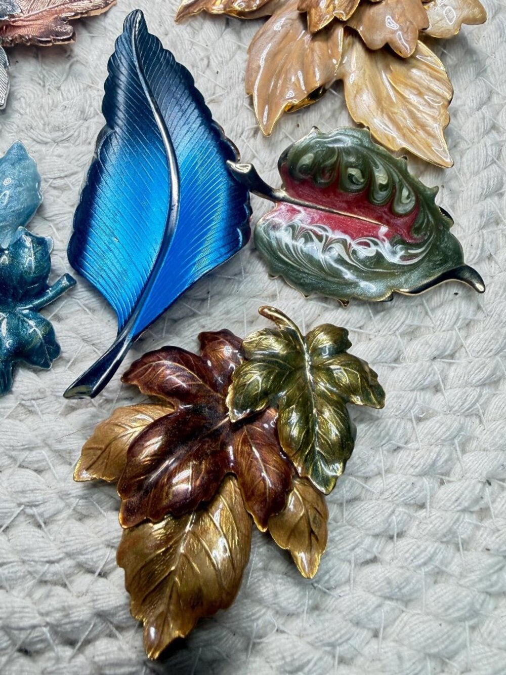 Vintage Leaf Brooch Lot 11 Enamel Metal Pins Fall Autumn Jewelry - Picture 3 of 11